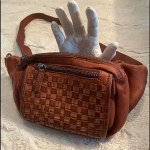 Vilenca Holland Anthropology woven brown leather belt or sling bag